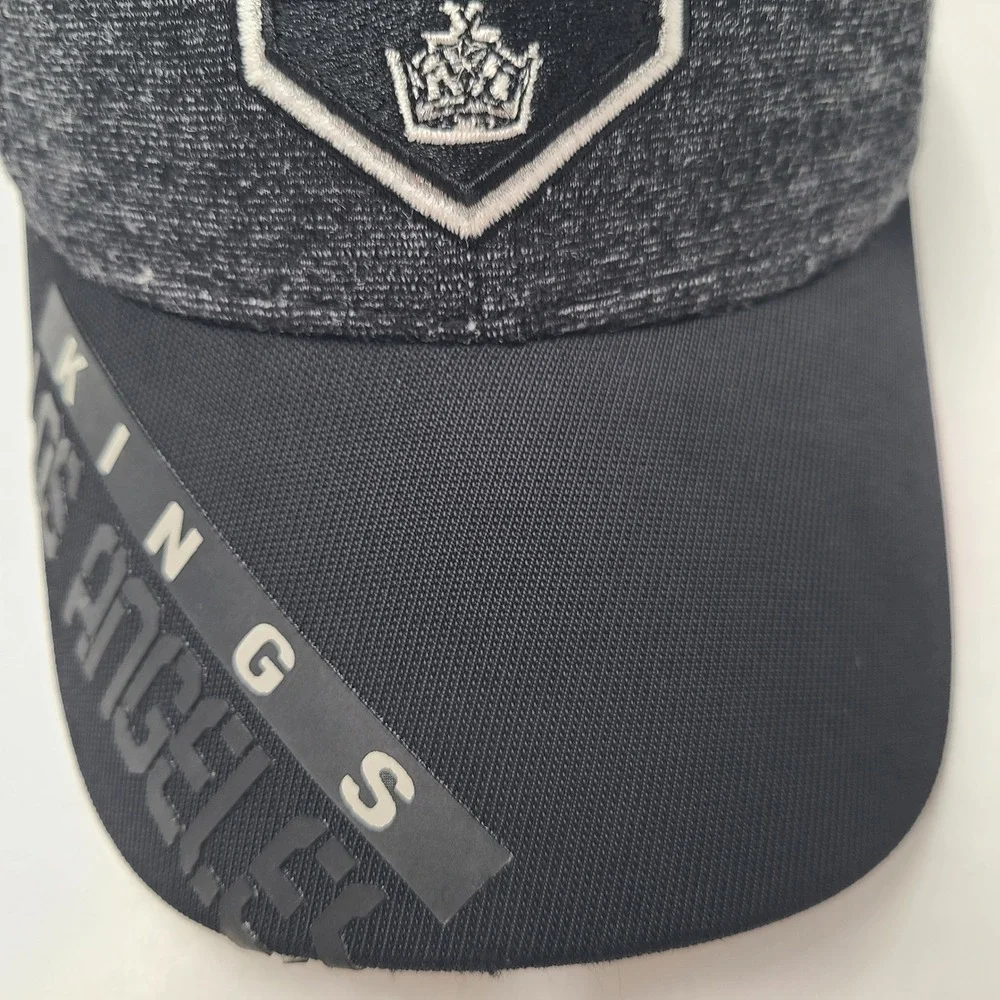 Youth Los Angeles Kings Hat Fitted One Size Reebok Gray Black NHL Hockey Logo